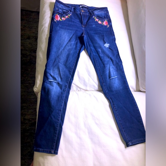 Dollhouse Jeans - Picture 1 of 5